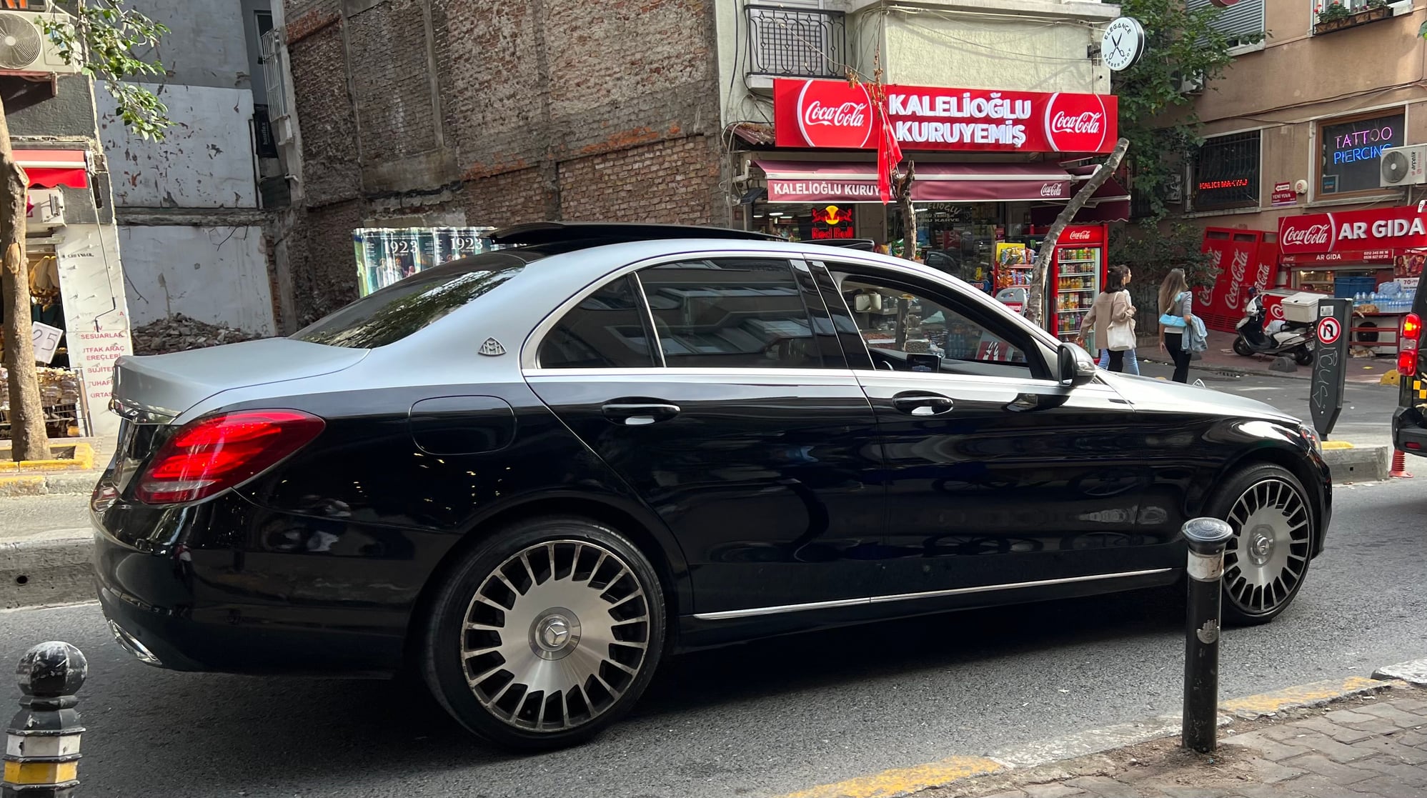 ISTANBUL - 3. AUGUST 2013 : Mercedes-Benz C200D. Die C-Klasse ist