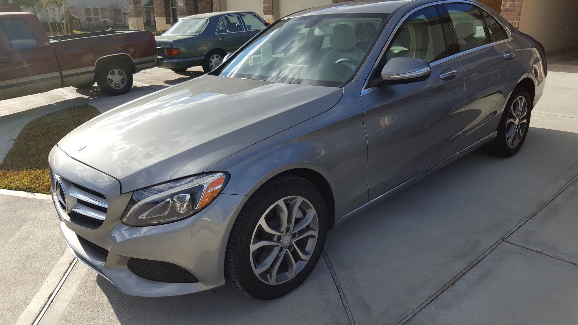 2015 Mercedes-Benz C300 - 2015 Mercedes-Benz C 300 4MATIC Sport - Used - VIN 55SWF4KB0FU042465 - 17,800 Miles - 4 cyl - Automatic - Sedan - Gray - Missouri City, TX 77459, United States