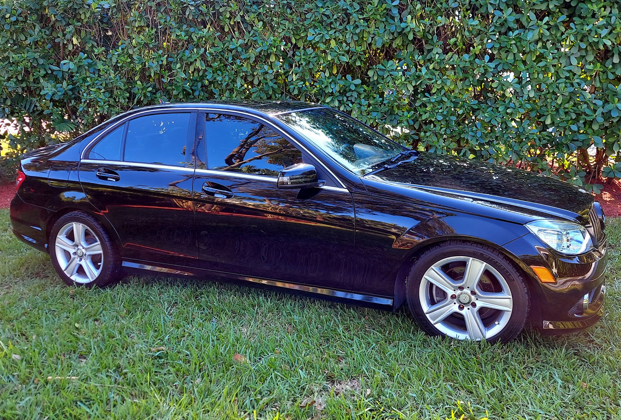 2010 Mercedes-Benz C300 - C300 2010 MANUAL TRANSMISSION - Used - VIN WDDGF5EB0AR114104 - 6 cyl - 2WD - Manual - Sedan - Black - South Miami, FL 33155, United States