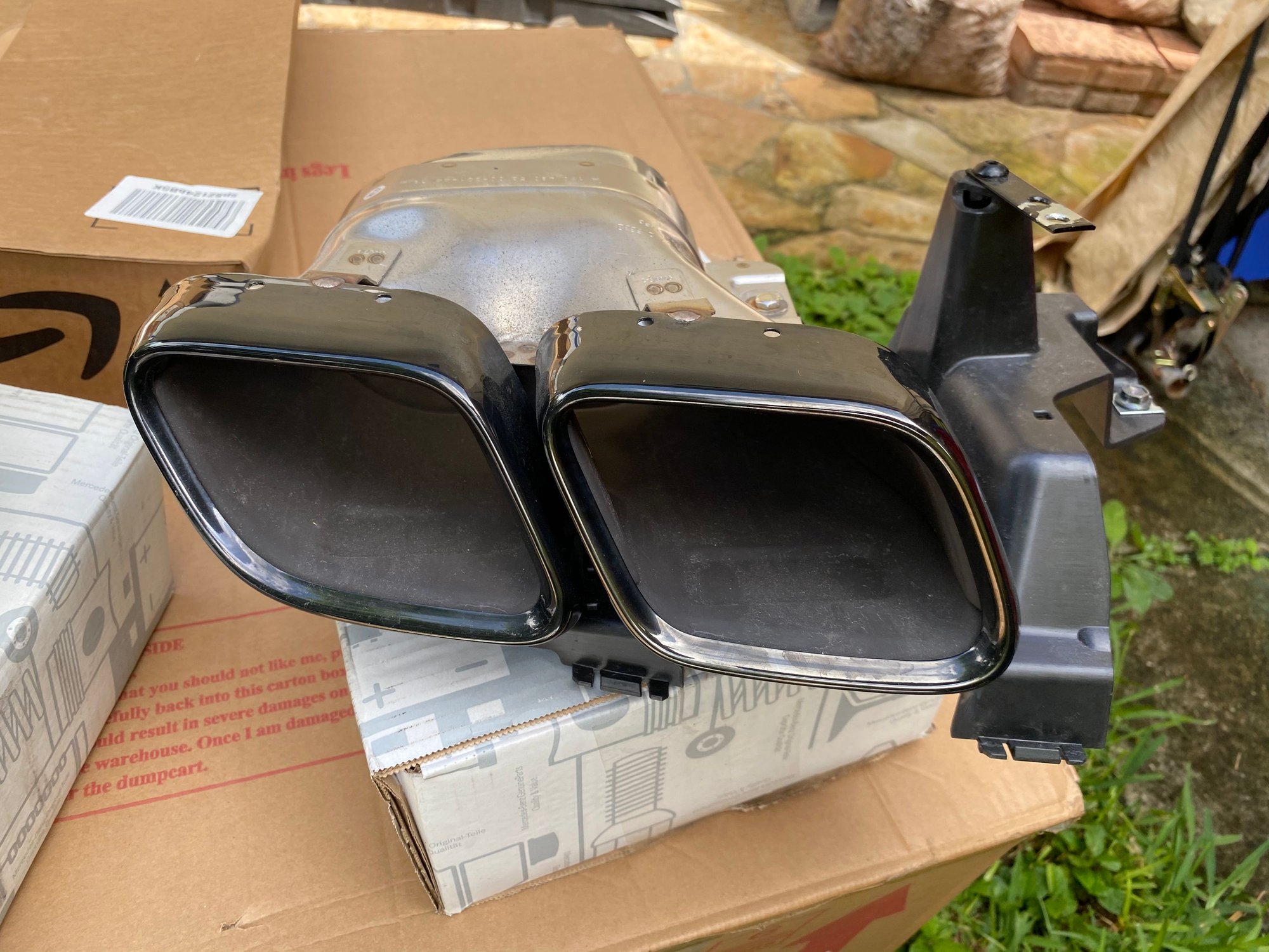 Engine - Exhaust - OEM 2020 Mercedes C63s Quad Exhaust tips with mounting brackets - Used - 2015 to 2020 Mercedes-Benz C63 AMG S - Miami, FL 33185, United States