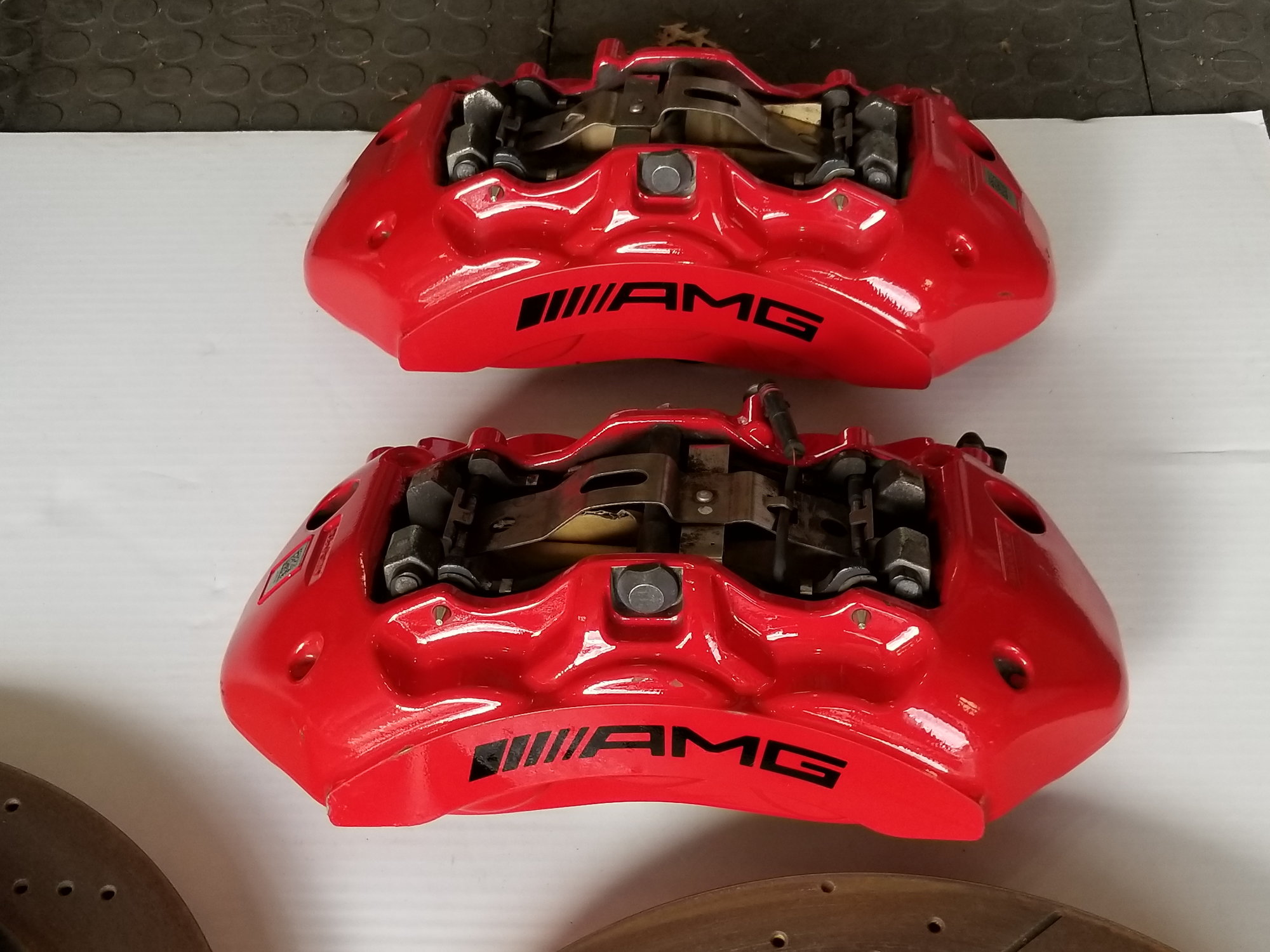 W205 C63 S AMG Red Brake Calipers & Rotors - MBWorld.org Forums