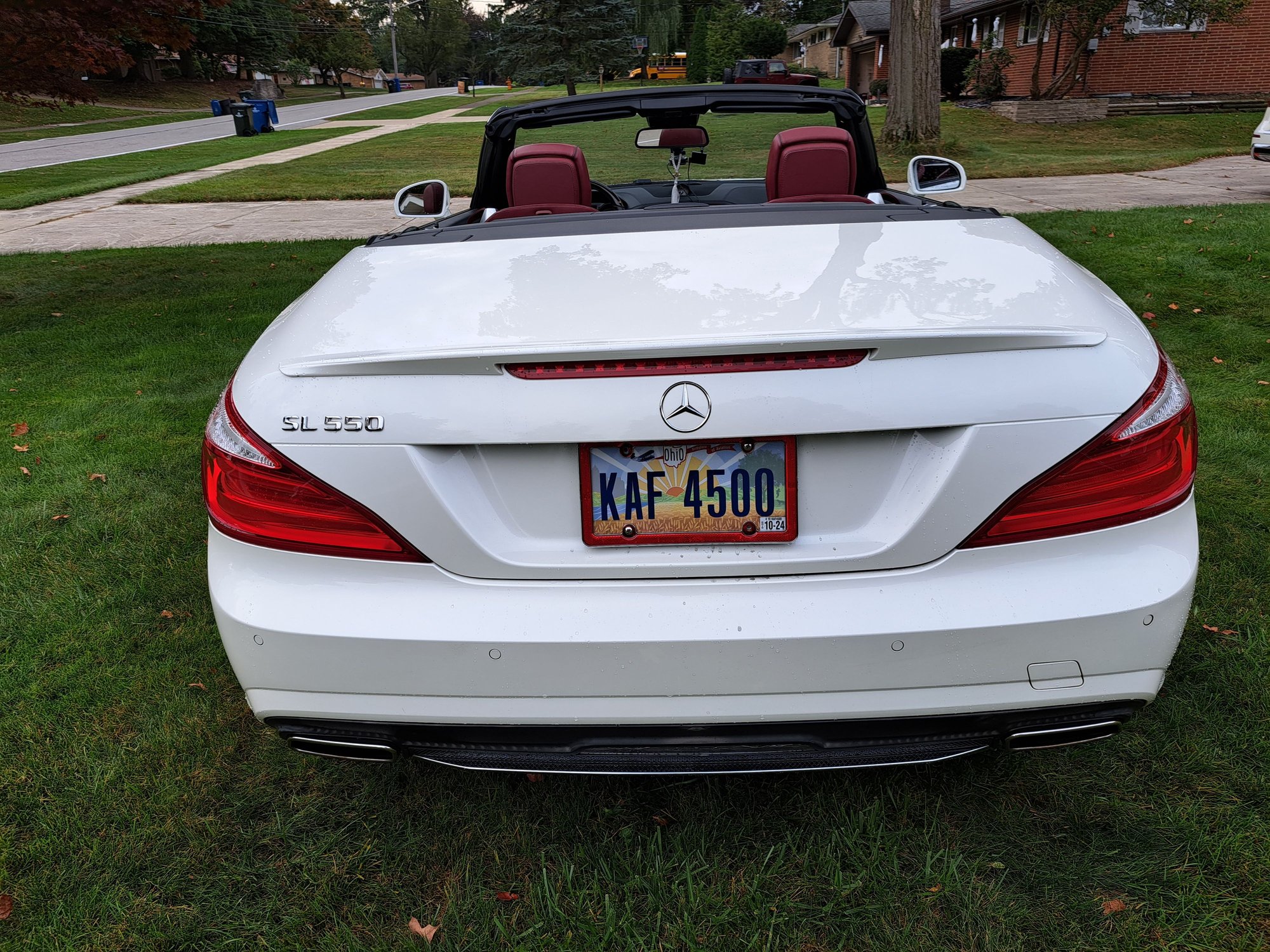 2015 Mercedes-Benz SL550 - Beautiful Diamond White over Red Mercedes SL550 Hard Top Convertible for Sale - Used - VIN WDDJK7DA2FF030977 - 40,750 Miles - 8 cyl - 2WD - Automatic - Convertible - White - North Olmsted, OH 44070, United States