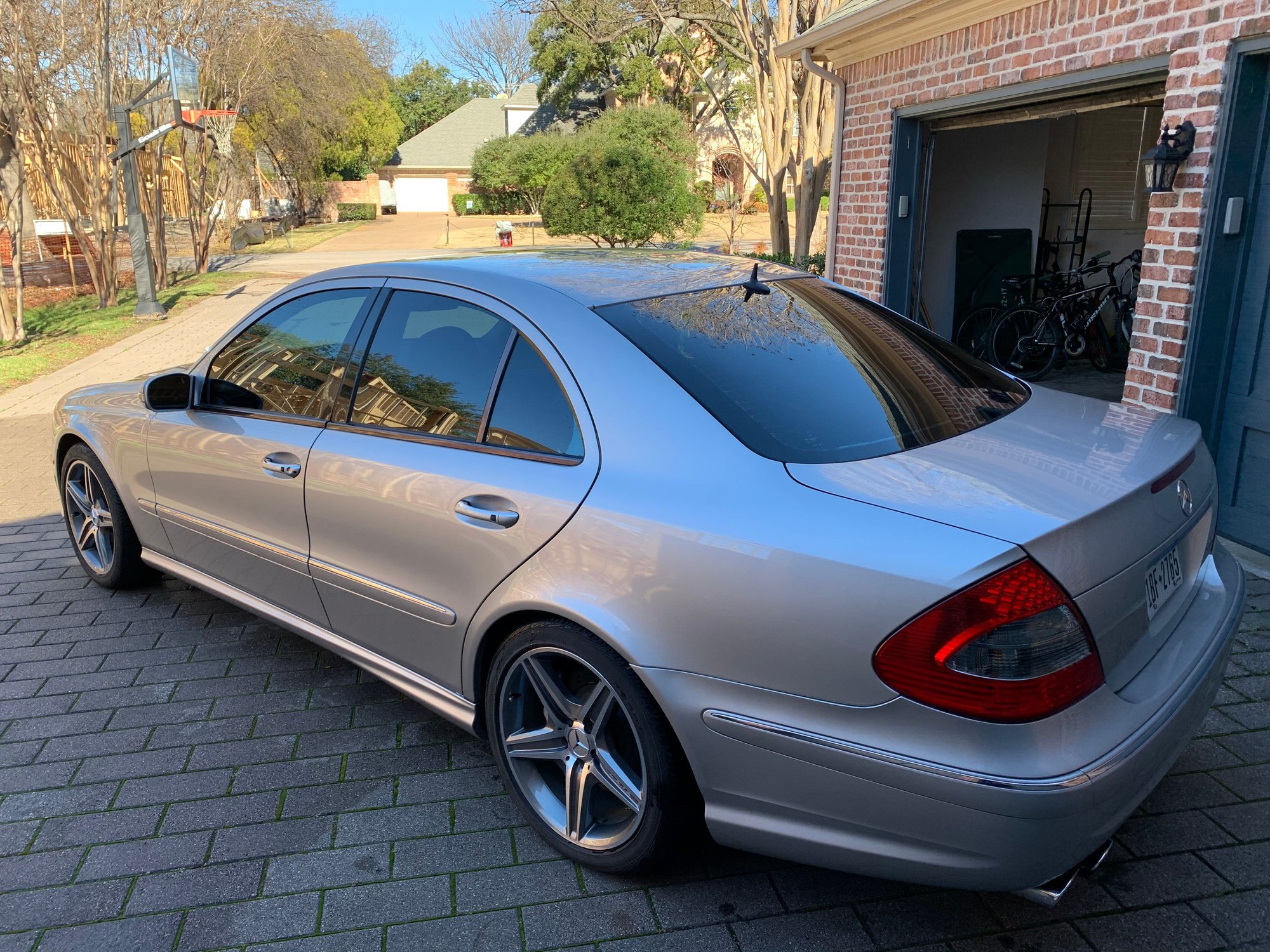 2005 Mercedes-Benz E55 AMG - 2005 Mercedes-Benz E55 AMG - Ultra luxury super saloon (DISTRONIC) - Used - VIN WDBUF76J25A662753 - 8 cyl - 2WD - Automatic - Sedan - Silver - Dallas, TX 75230, United States