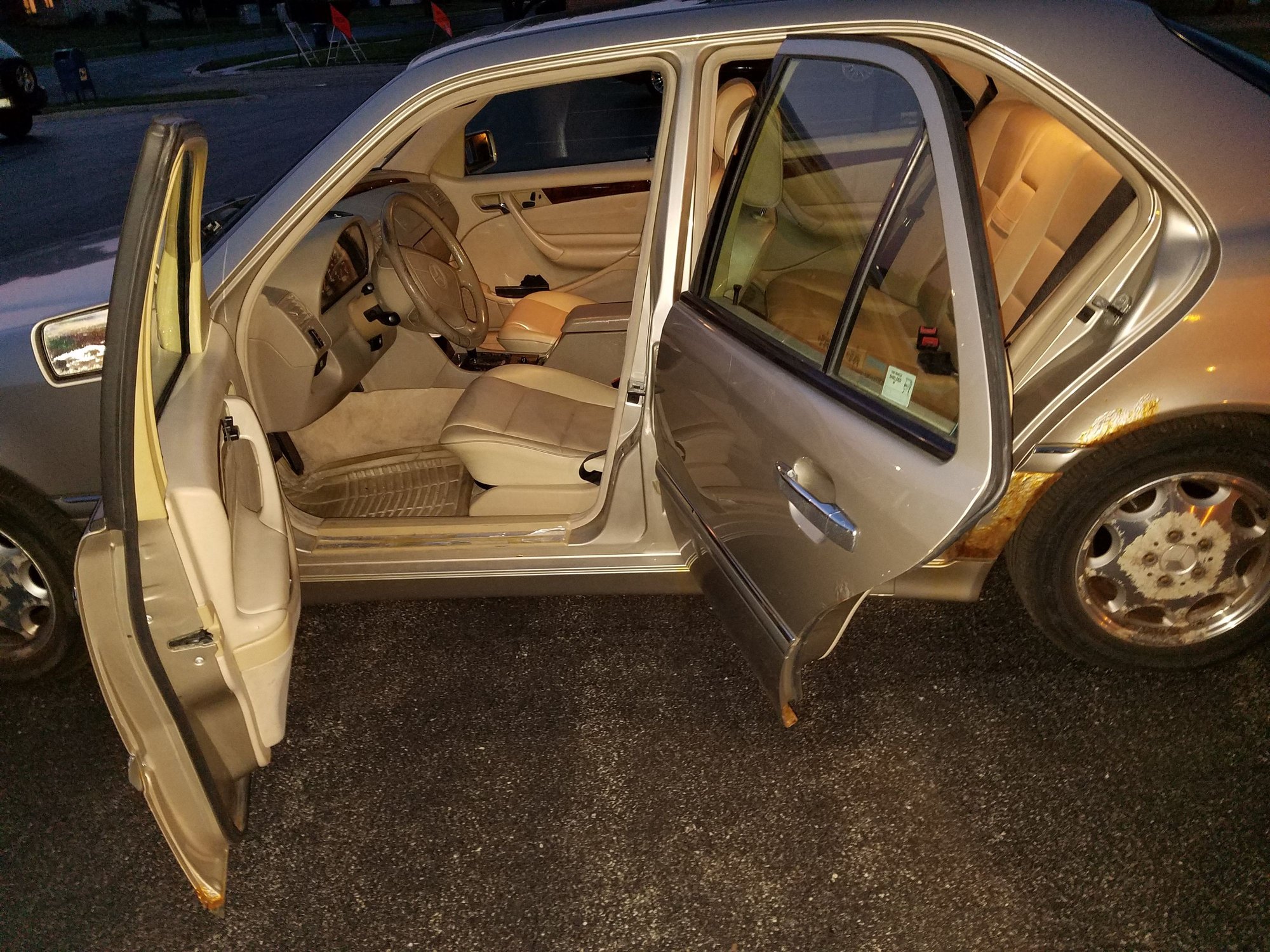 1999 Mercedes-Benz C280 - Beautiful 1999 C280. Priced To Sell Fast! - Used - VIN WDBHA29G4XA749625 - 6 cyl - 2WD - Automatic - Sedan - Gold - Chicago North Suburbs, IL 60193, United States