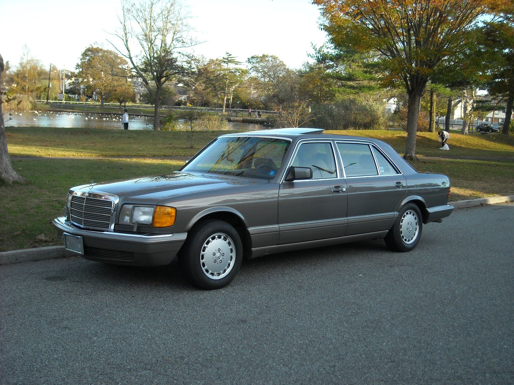 1986 Mercedes-Benz 560SEL - 1986 Mercedes 560 SEL 24K Miles - Used - VIN WDBCA39D2GA264180 - 24,550 Miles - 2WD - Automatic - Sedan - Gray - Ny, NY 10101, United States