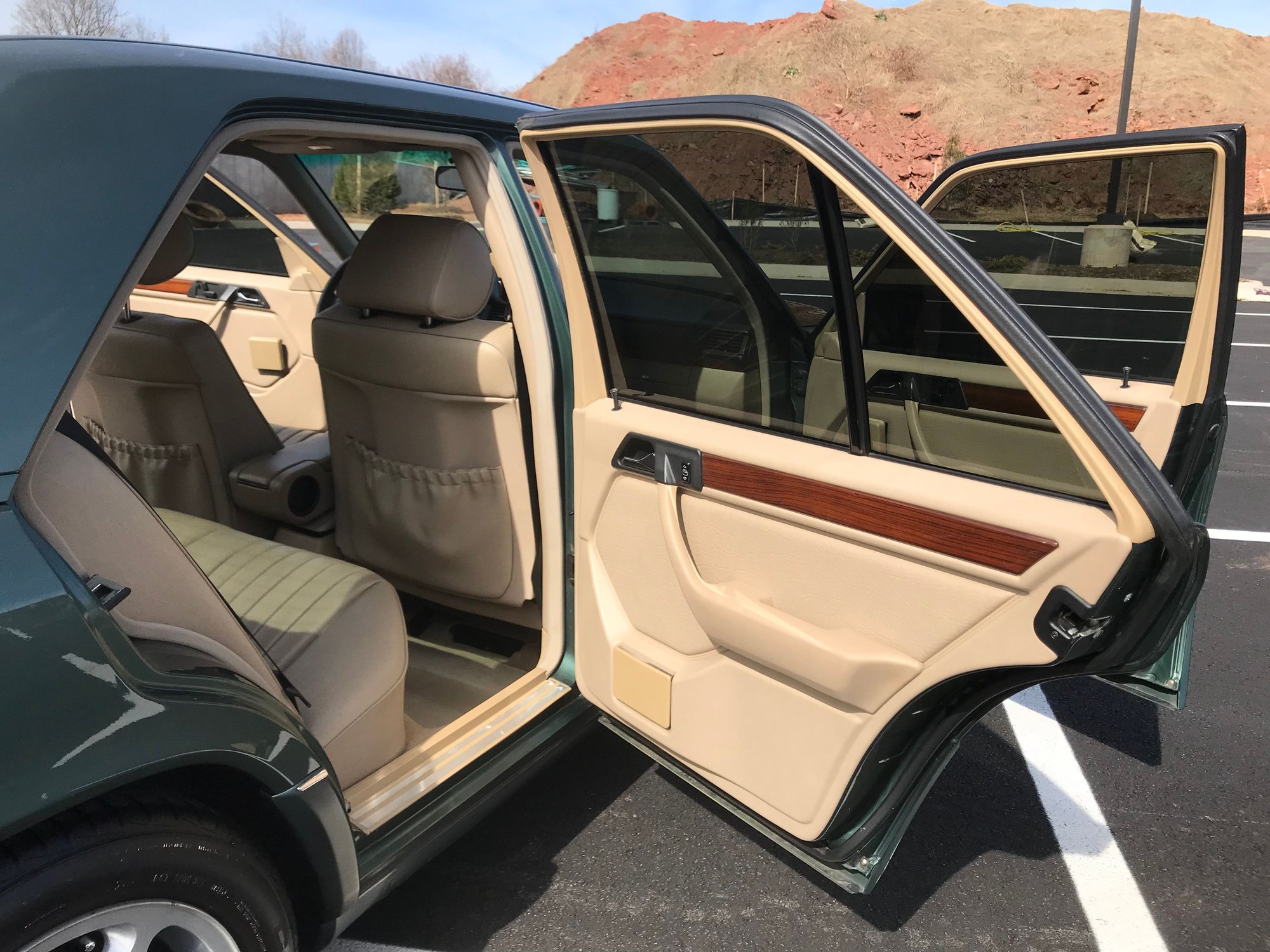 1995 Mercedes-Benz E300 - 1995 Mercedes-Benz E300 Diesel (Garage kept, dealership serviced, adult owned) - Used - VIN WDBEB31E6SC157429 - 239,801 Miles - 6 cyl - 2WD - Automatic - Sedan - Other - Manassas Park, VA 20111, United States