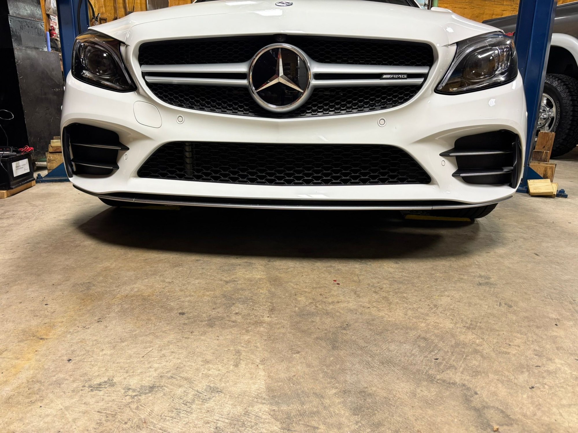 Front bumper trim