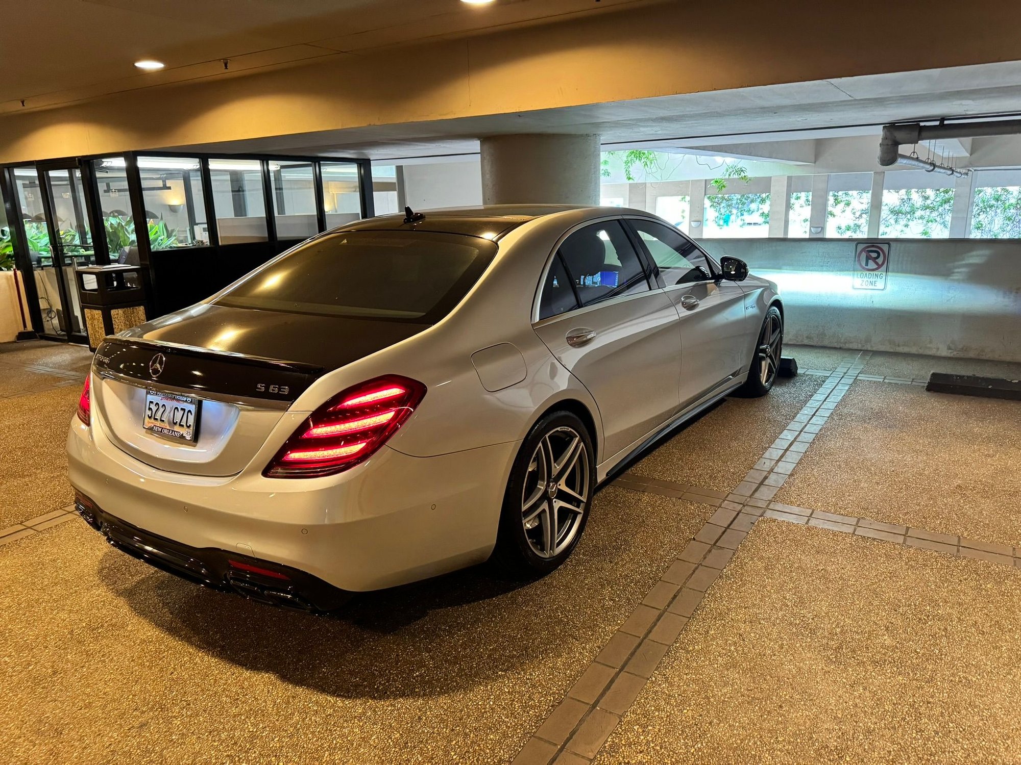 2019 Mercedes-Benz S63 AMG - RARE 2019 S63 AMG 4MATIC- 27K Miles- Disegno, Carbon Fiber - Used - VIN WDDUG8JB3KA478878 - 27,250 Miles - 8 cyl - AWD - Automatic - Sedan - Silver - New Orleans, LA 70118, United States