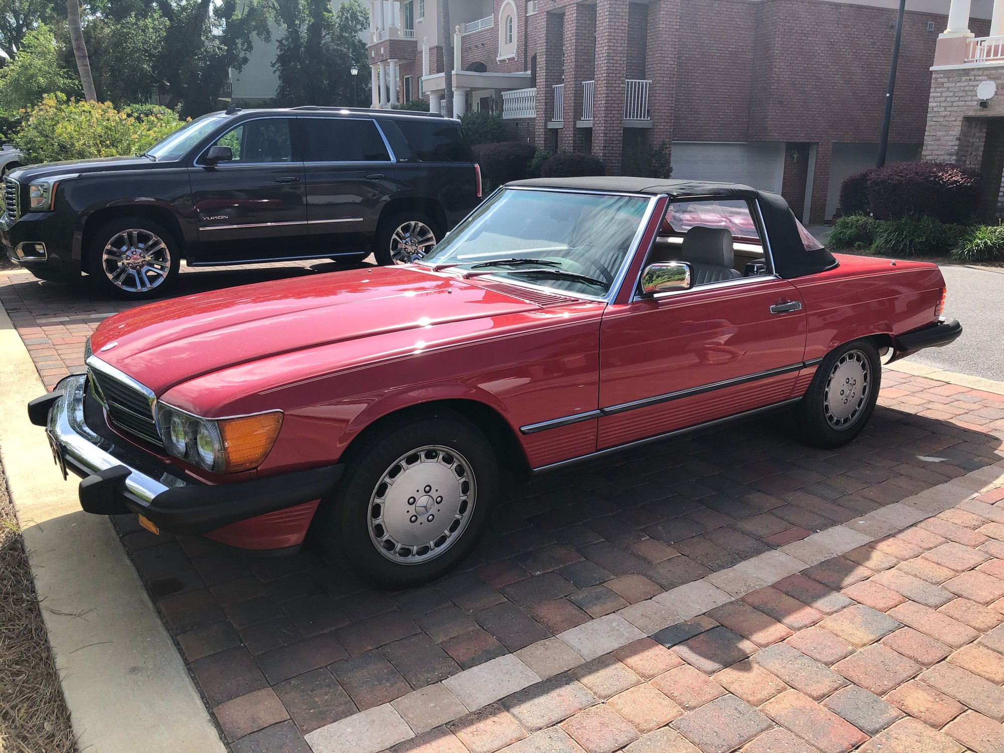 1987 Mercedes-Benz 560SL - Great Condition, Low Mileage 1987 MB 560 SL - Used - VIN WDBBA48D9HA067091 - 60,000 Miles - 8 cyl - 2WD - Automatic - Convertible - Red - Fort Walton Beach, FL 32547, United States