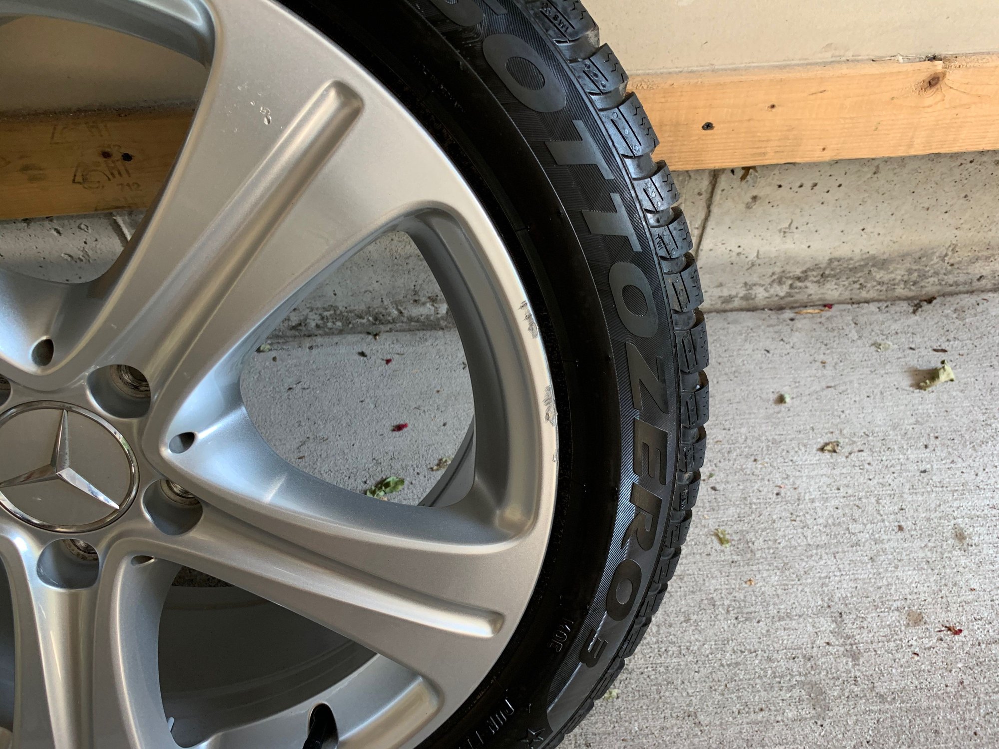 Wheels and Tires/Axles - OEM Wheels & Winter Pirelli Sotto Zero Run Flat Tires - Used - 2017 to 2020 Mercedes-Benz E400 - Ottawa, ON K1Y0K5, Canada