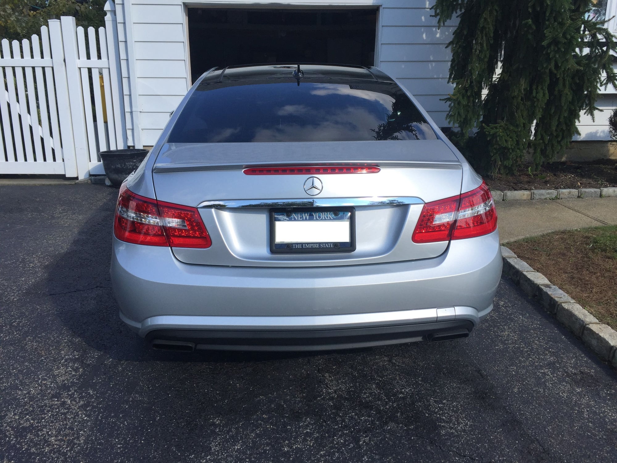 2010 Mercedes-Benz E550 - 2010 E550 Coupe in excellent condition - Used - VIN WBAHE6323RGF28057 - 87,000 Miles - 8 cyl - 2WD - Automatic - Coupe - Silver - Massapequa Park, NY 11762, United States