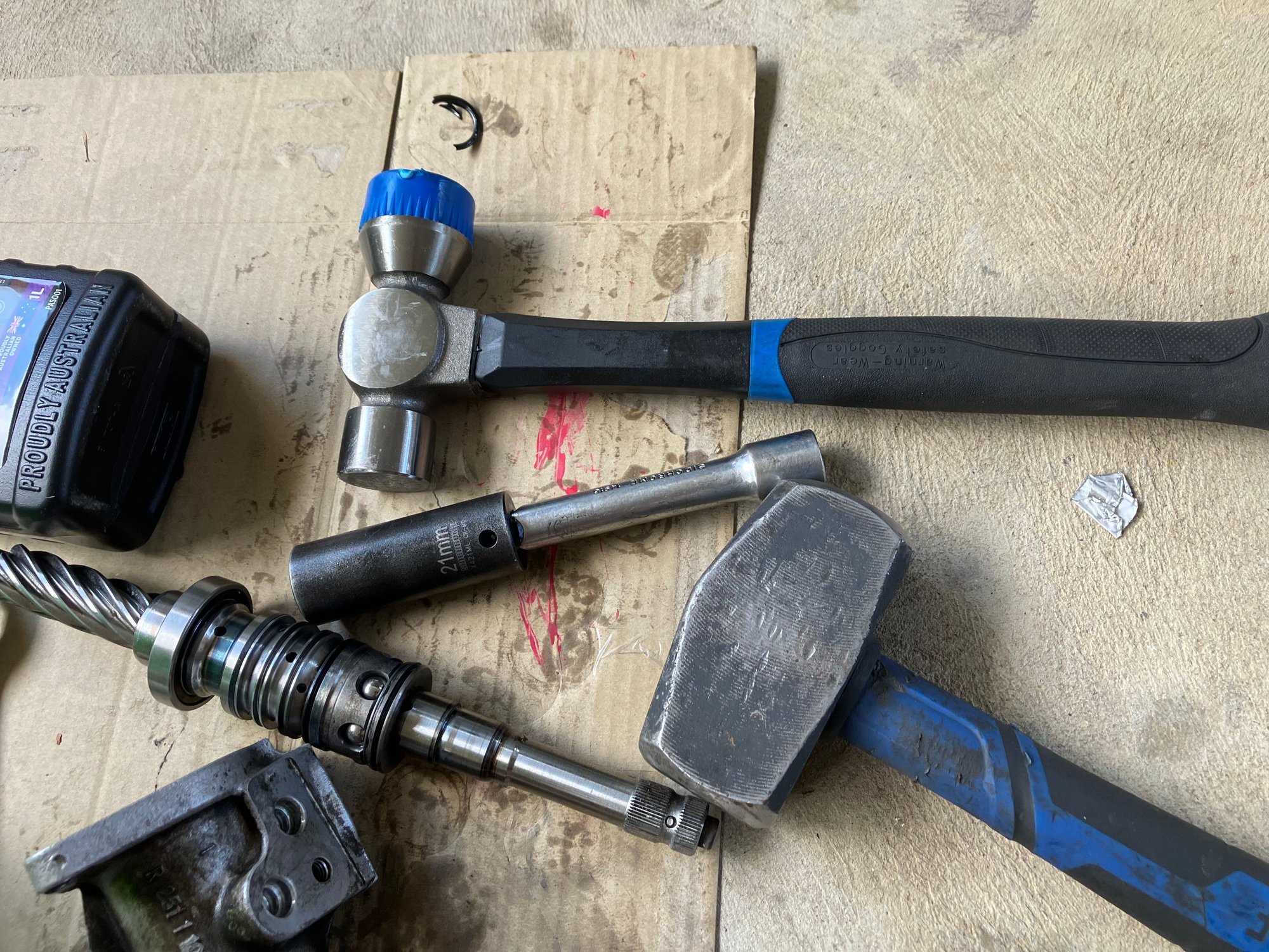 Tools used to punch out/in the shaft-side bearing 