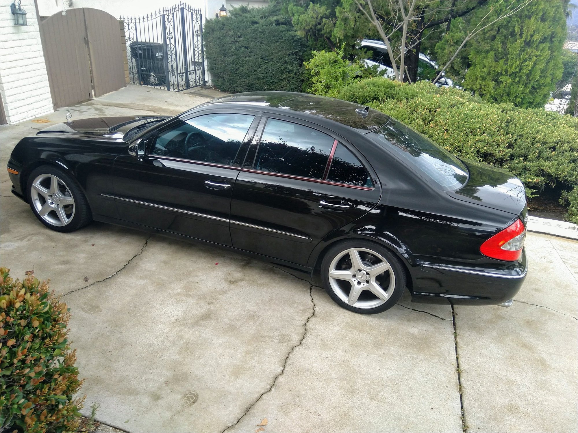 2009 Mercedes-Benz E350 - 2009 E350 (AMG Package, black on black, 123k miles, Los Angeles CA) - Used - VIN WDBUF56X99B408806 - 123,073 Miles - 6 cyl - 2WD - Automatic - Los Angeles, CA 91011, United States