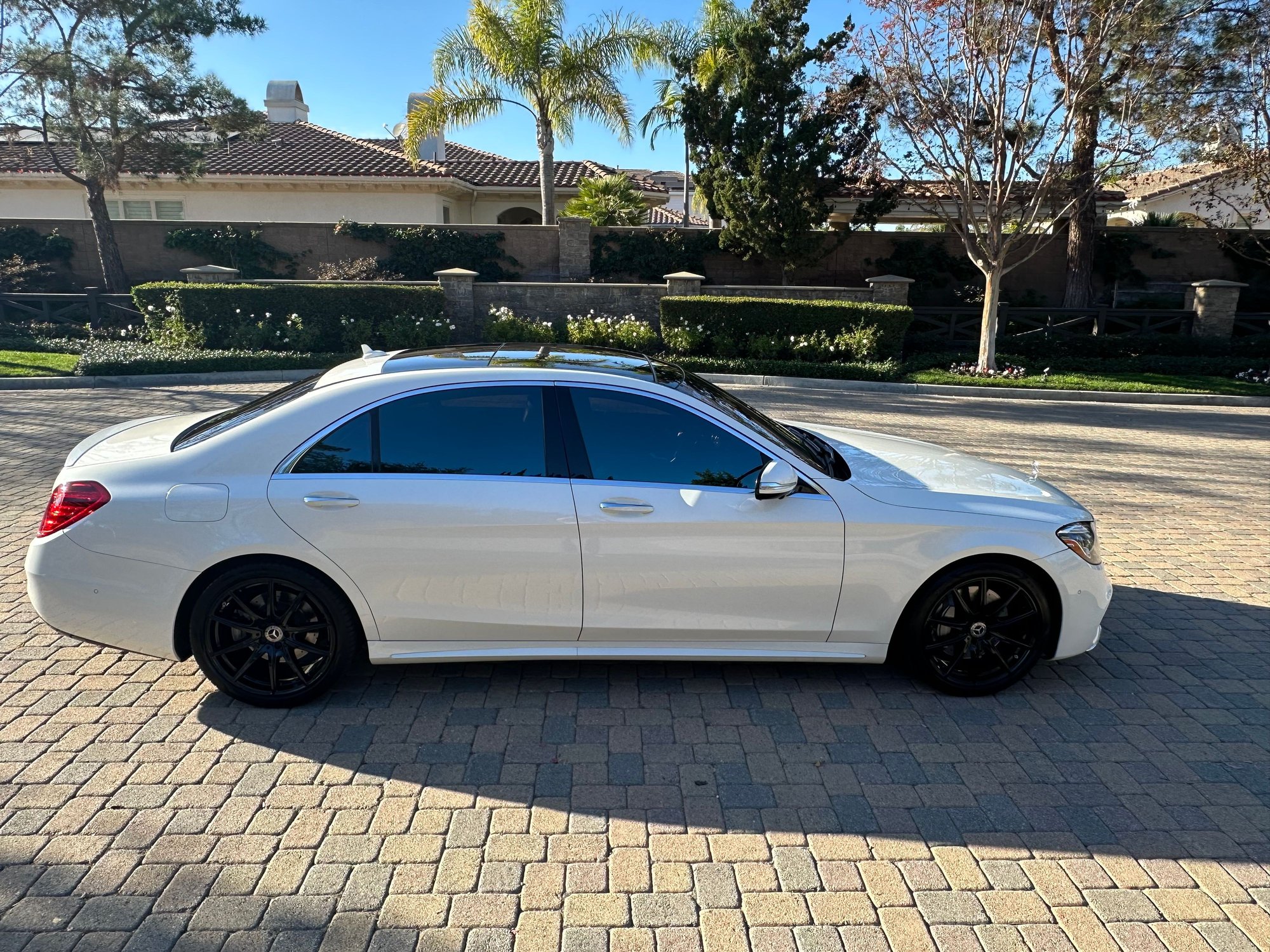2019 Mercedes-Benz S560 - 2019 Mercedes-Benz S-Class S 560 Sedan 4D - Used - VIN WDDUG8DB2KA483324 - 53,500 Miles - 8 cyl - 2WD - Automatic - Sedan - White - Huntington Beach, CA 92646, United States