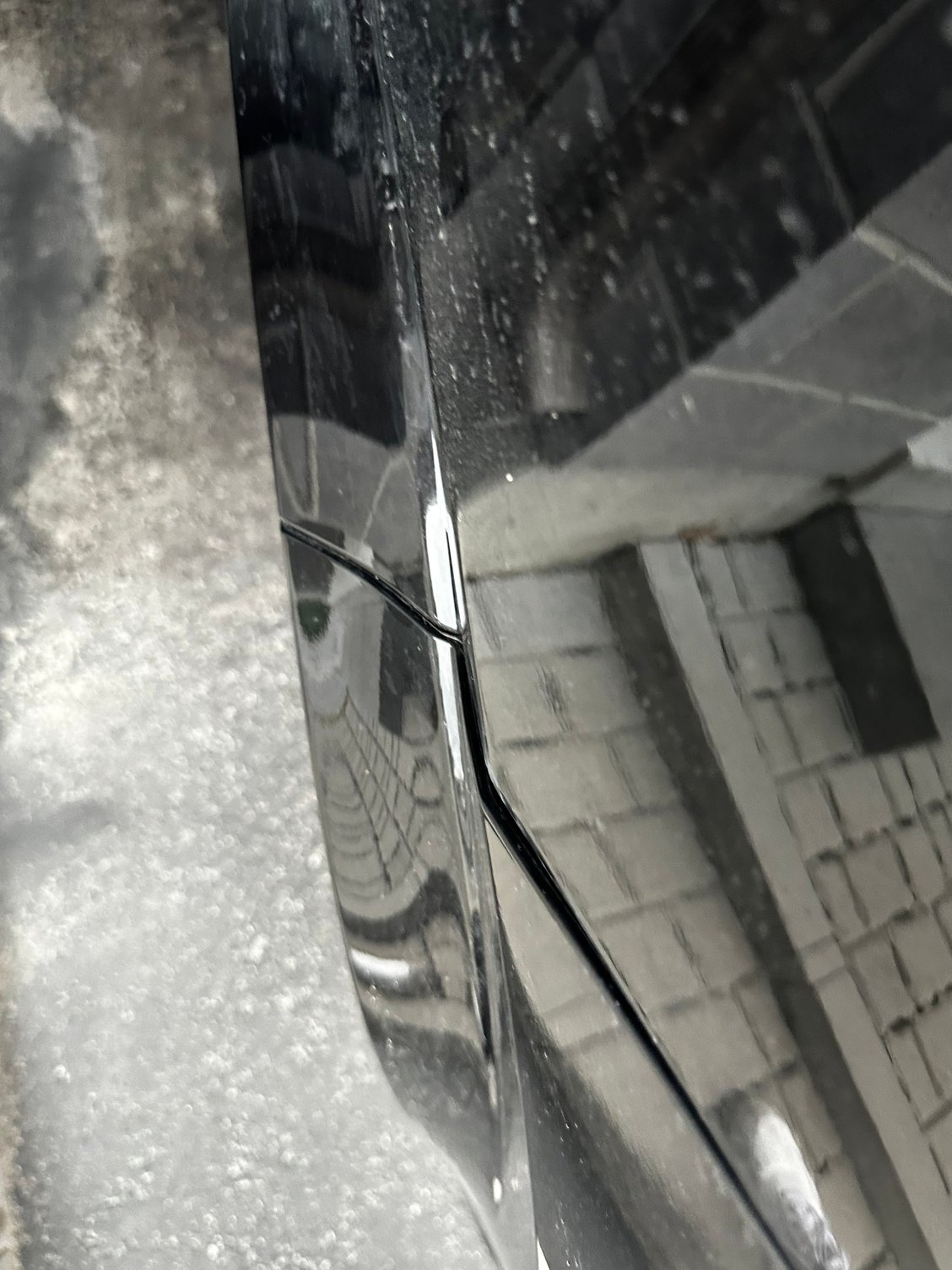 A different angle of the misaligned panel.