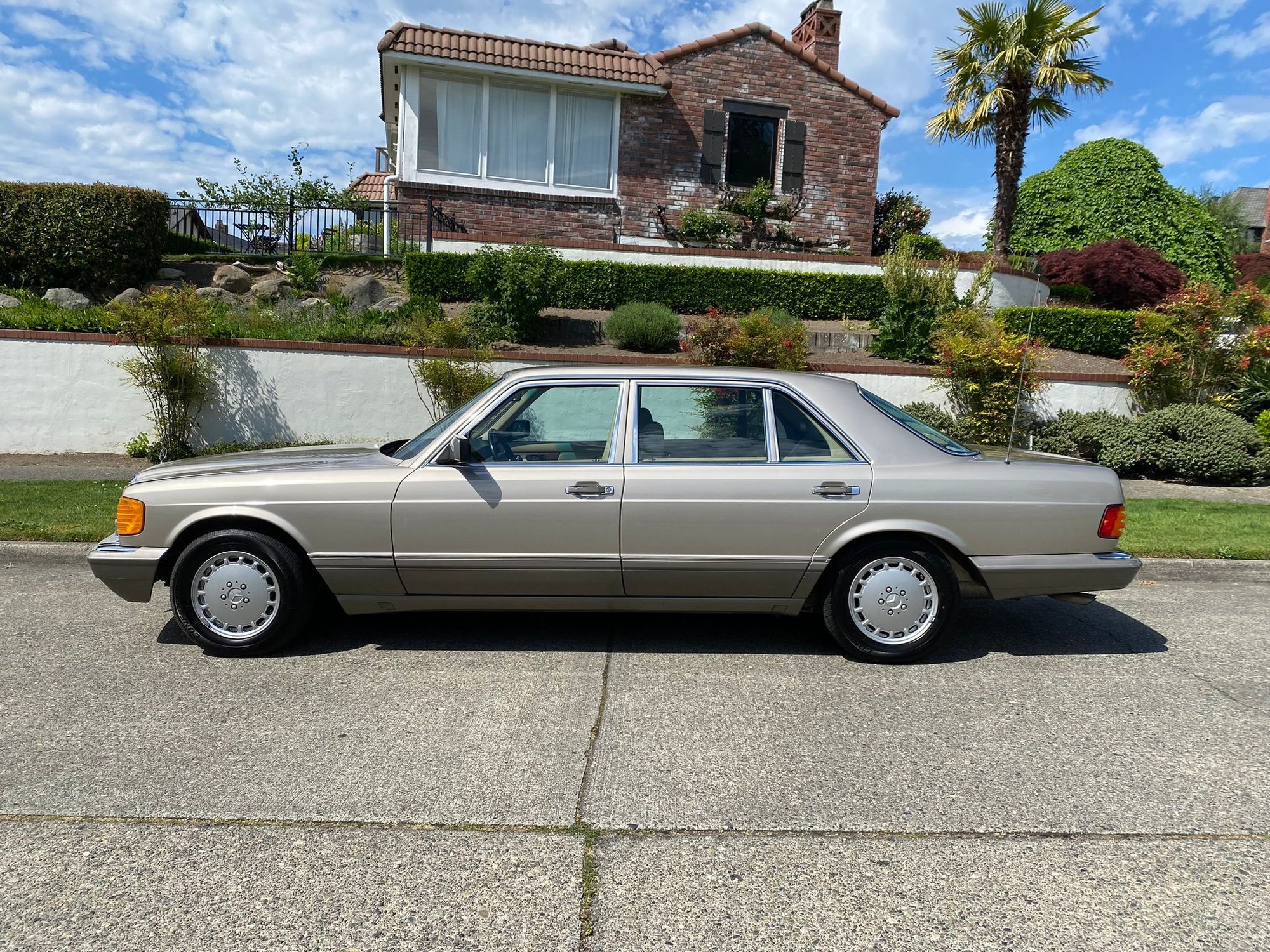 1990 Mercedes-Benz 300SEL - 1990 Mercedes-Benz 300SEL - Used - VIN WDBCA25D6LA519536 - 123,700 Miles - 6 cyl - 2WD - Automatic - Sedan - Silver - Seattle, WA 98199, United States