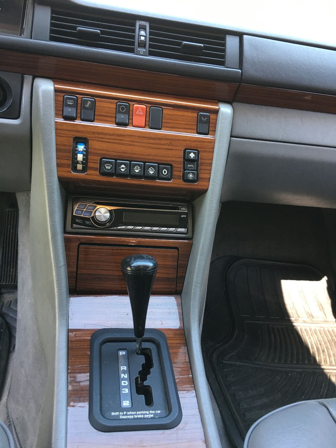 1993 Mercedes-Benz 300D - FS 1993 Mercedes Benz 300D 2.5 Turbo - Used - VIN wdbeb28e9pb902123 - 237,000 Miles - 5 cyl - 2WD - Automatic - Sedan - White - Russellville, AR 72801, United States