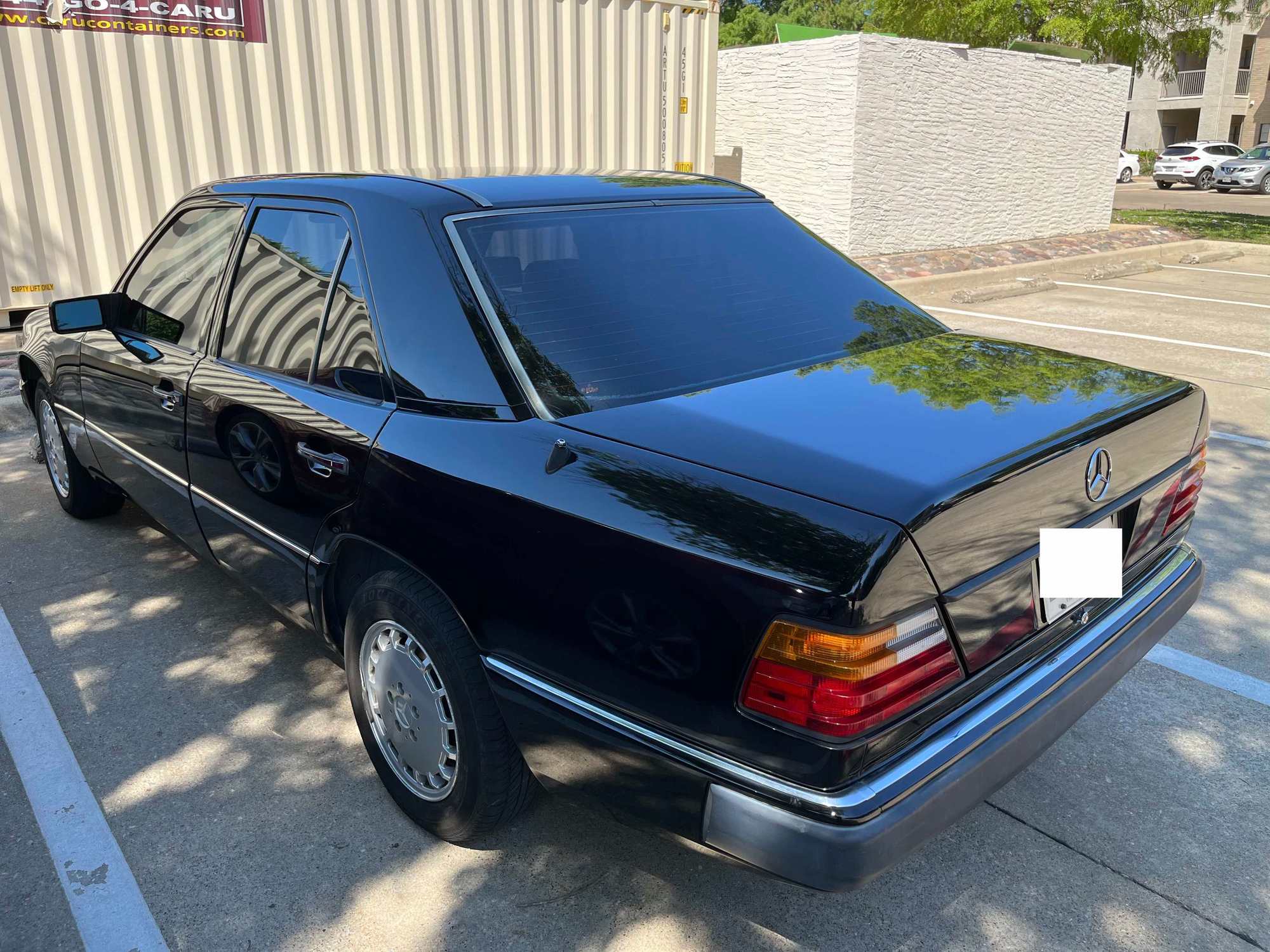 1992 Mercedes-Benz 300D - 1992 Mercedes 300D with OM603 Turbodiesel, lots of maintenance records, Texas - Used - VIN WDBEB28D5NB729401 - 253,000 Miles - 6 cyl - 2WD - Automatic - Sedan - Black - Dallas, TX 75235, United States