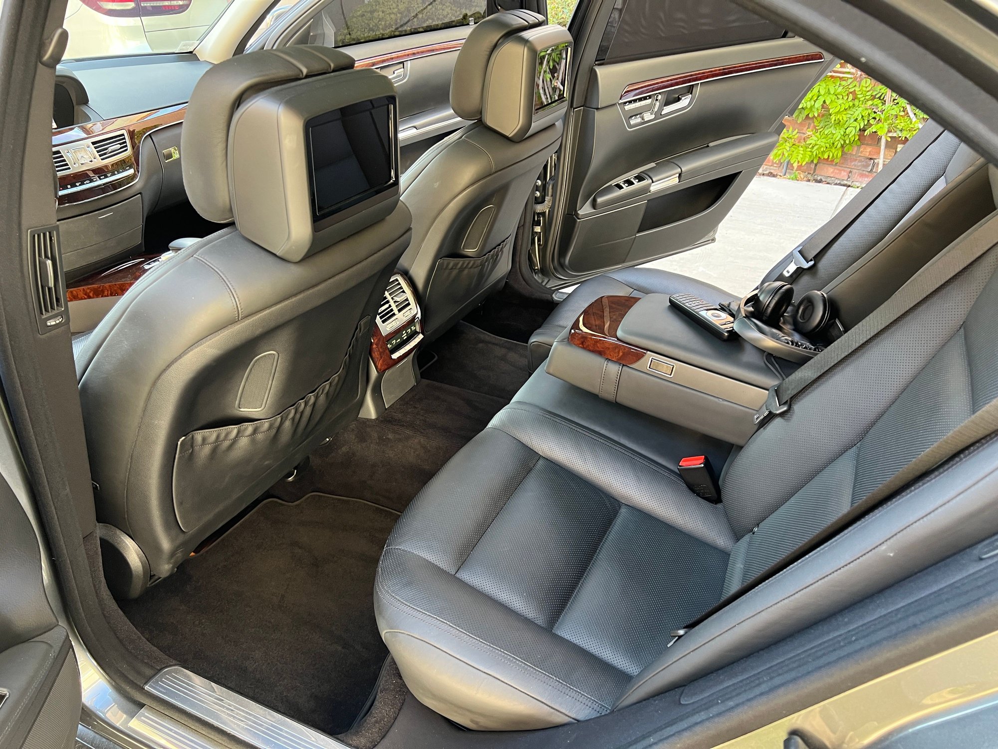 2010 Mercedes-Benz S550 - FS: 2010 Mercedes Designo S550 AMG sport package $118k orig. MSRP  mint - Used - VIN WDDNG7BB0AA344888 - 80,850 Miles - 8 cyl - 2WD - Automatic - Sedan - Gray - Aliso Viejo, CA 92656, United States