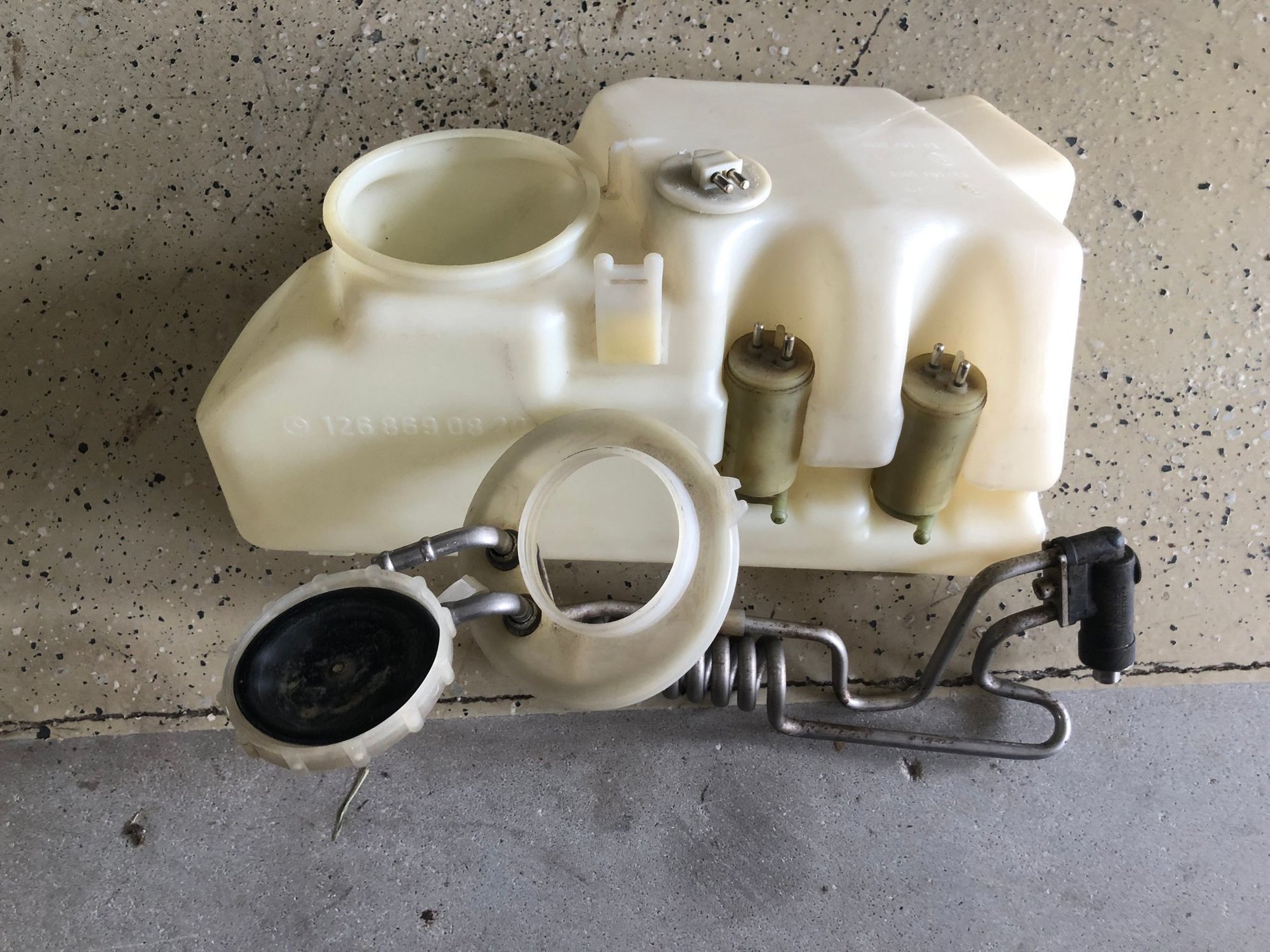 Accessories - W126 washer reservoir with heating element - Used - 1981 to 1992 Mercedes-Benz 560SEL - Aiken, Sc, SC 29803, United States