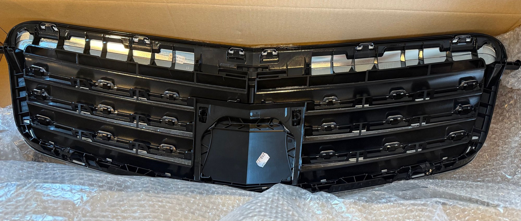 MB E 550 W212 new rear �luxury� grille