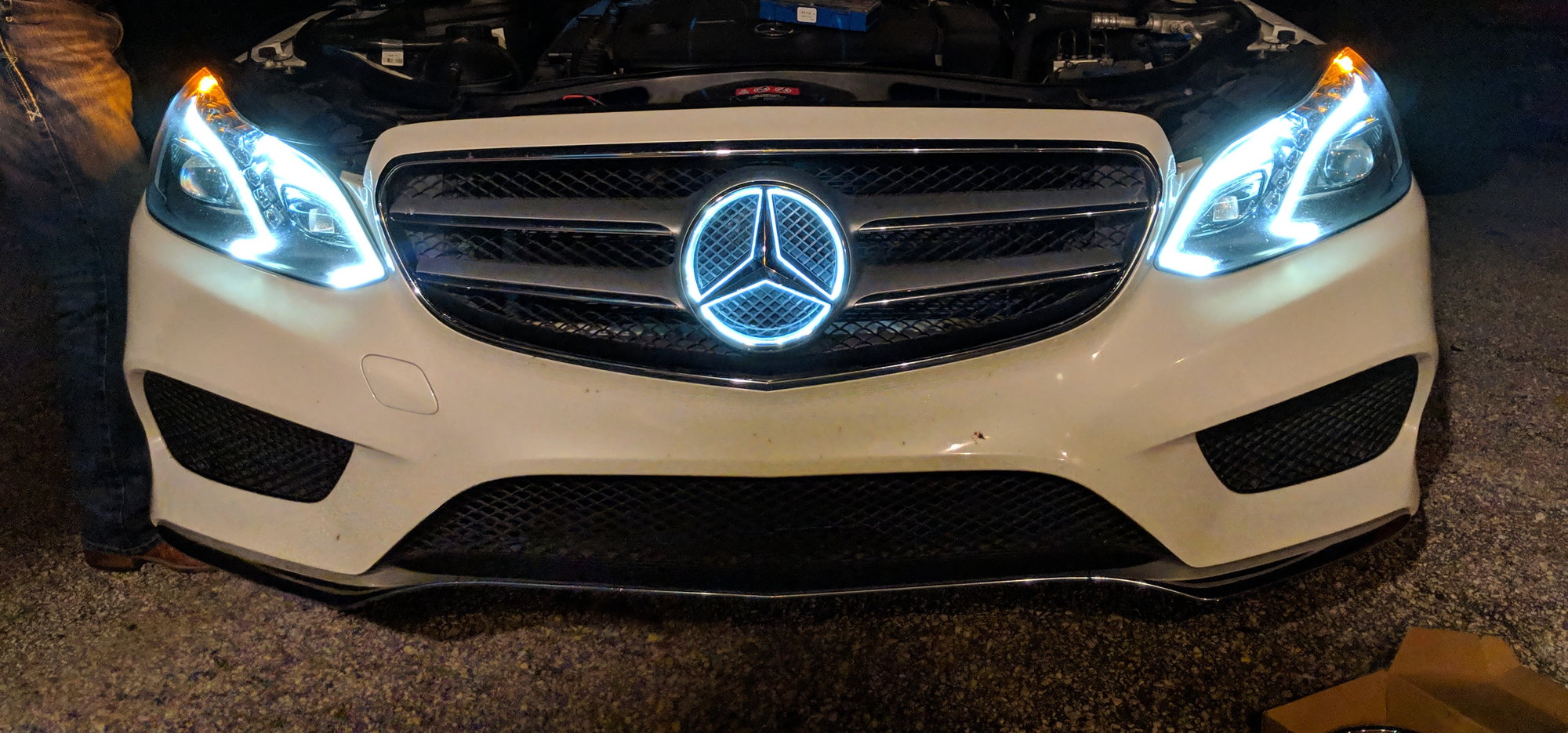 14+ Light Up Emblem Mercedes