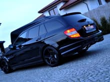 Black window and trunk trims
Black roof rack
CF diffuser
Painted C63 AMG emblems
Satin black 18&quot;