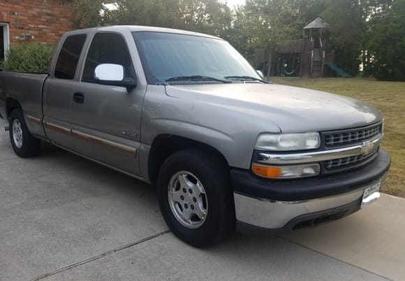 2001 Chevy Siverado 4.8L 2WD extended cab - Workhorse amd towing, sits around 90% of the time