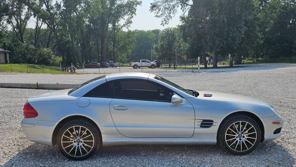 The wheels are AMG .
18" x 8.5" w/ 255/40ZR-18 95Y
18" x 9.5" w/ 285/35ZR-18 97Y 