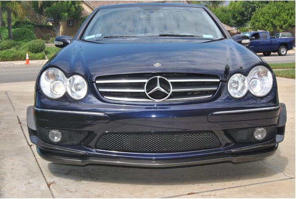Here's a pic of my '05 C55AMG. As you can see, there's no horizontal line between the main light and the amber light.