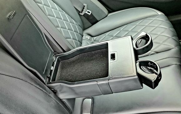 rear seat center arm rest