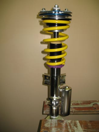 The KW V3 strut with KMAC top plate installed.