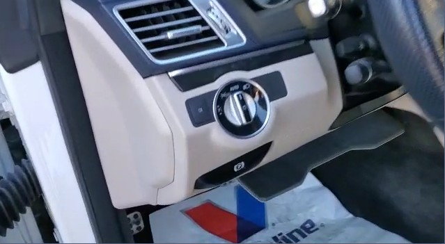 Knee Airbag - Car Terms