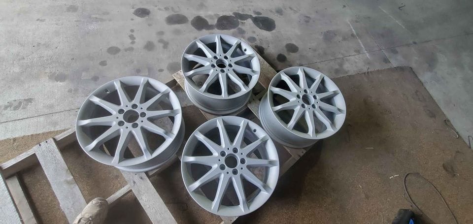 Wheels and Tires/Axles - freshly powder coated r350 rims, hasnt seen rubber yet - Used - 2006 to 2014 Mercedes-Benz R350 - Brattleboro, VT 05301, United States