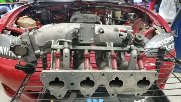 USDM NA6 dressed and ready for install. 1.6L fuel rails are interchangeable between manifolds. Also, 3 vacuum line bungs had to be capped.