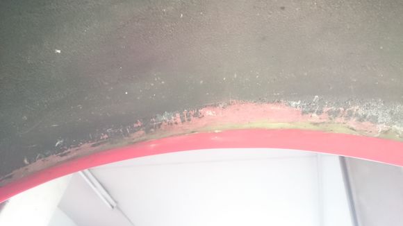 Anti corrosion grease in the fender lips after rolling