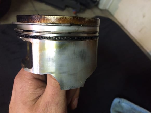 Pistons are a bit dirty but after a good clean they will look perfect for me.