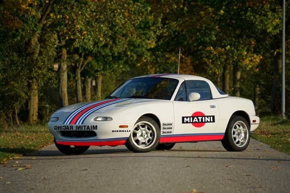 I really like this front end design. The mirrored Miatini Racing logo adds some substantial width to the car.
