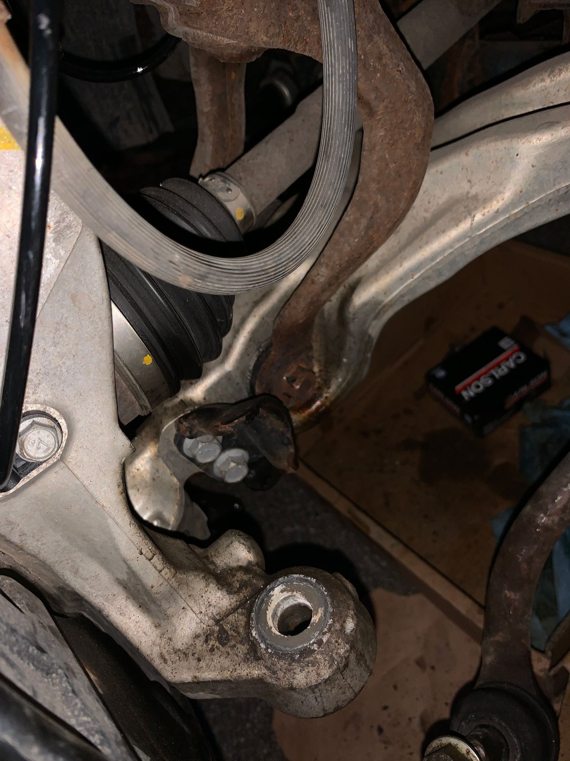 Stuck FL strut bolt on LCA MyG37