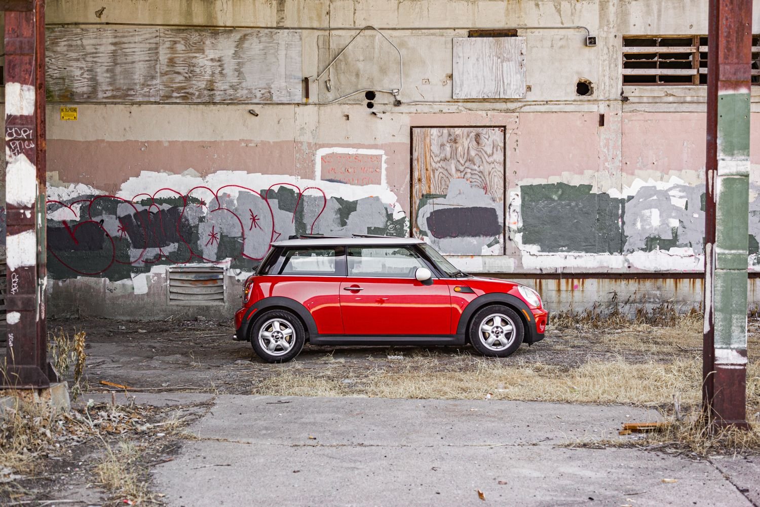 2009 Mini R56: "Mk II" Mini Hatch/Hardtop range - 2009 MINI Cooper Hardtop 6-speed - Used - VIN WMWMF33589TU72691 - 83,812 Miles - 4 cyl - 2WD - Manual - Hatchback - Red - Minneapolis, MN 55405, United States