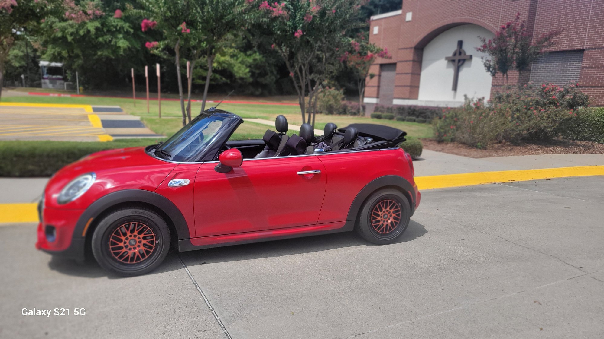 2016 Mini Cooper - 2016 MINI Convertible - Used - VIN WMWWG9C50G3A92057 - 90,000 Miles - 4 cyl - 2WD - Manual - Convertible - Red - Texrkana, AR 71854, United States