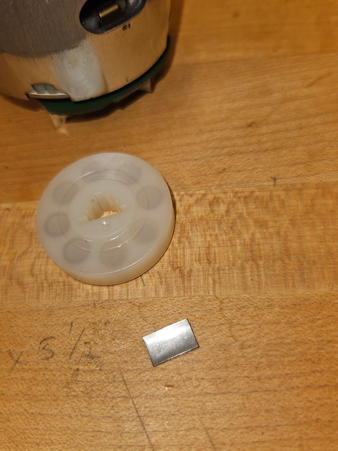 Impeller wheel. Fits to a D shaft with the piece of metal inserted from back side.