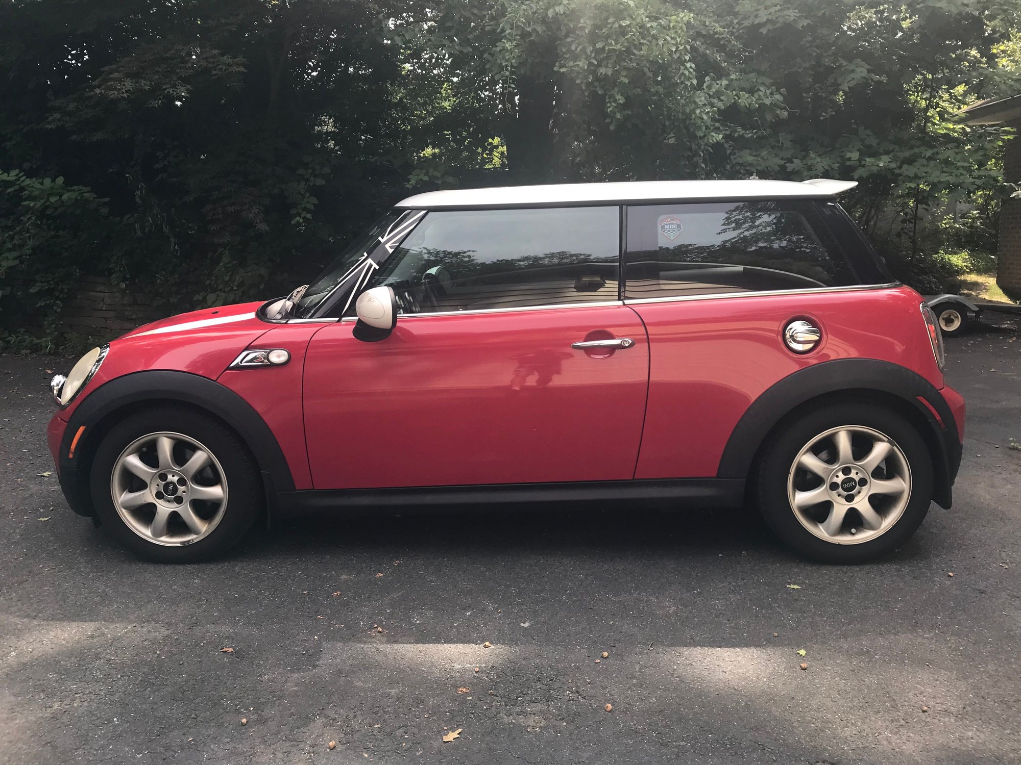 2009 Mini R56: "Mk II" Mini Hatch/Hardtop range - 2009 MINI Cooper S: Looks good, drives well, needs some TLC. - Used - VIN WMWMF73509TT95564 - 150,000 Miles - 4 cyl - 2WD - Manual - Hatchback - Red - Fallston, MD 21047, United States