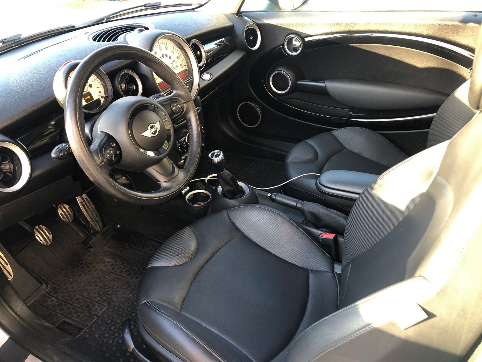 2013 Mini Cooper - Mini Cooper s 2013 45k miles - Used - VIN WMWSV3C52DT477484 - 52,000 Miles - 4 cyl - 2WD - Manual - Coupe - Gray - Elizabeth, NJ 07201, United States