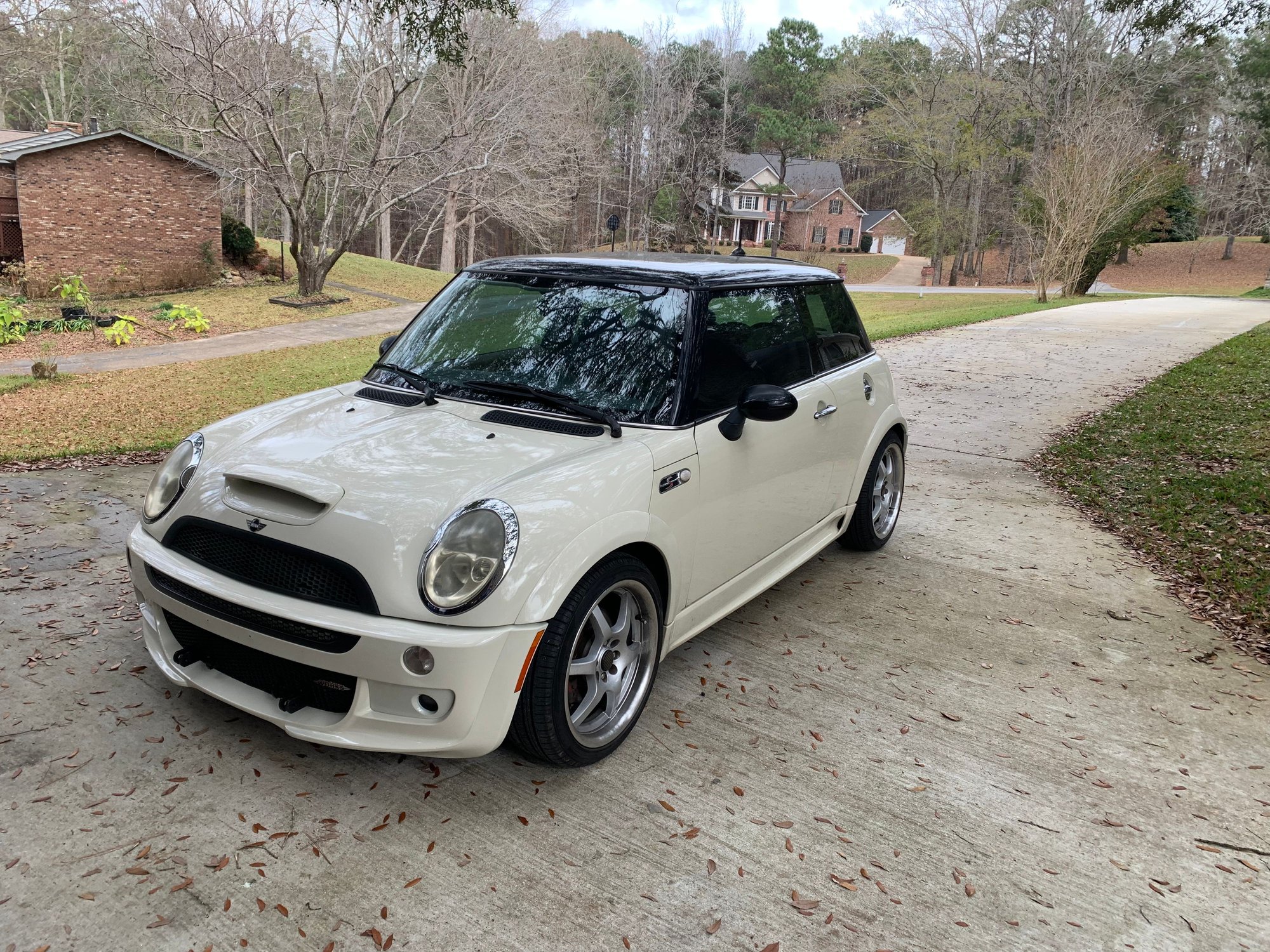 2004 Mini R53: "Mk I" Mini Cooper S - Quick 2004 R53 JCW w aero bumper & skirts - Used - VIN WMWRE33474TD75915 - 142,000 Miles - 4 cyl - 2WD - Manual - Coupe - White - Meridian, MS 39305, United States
