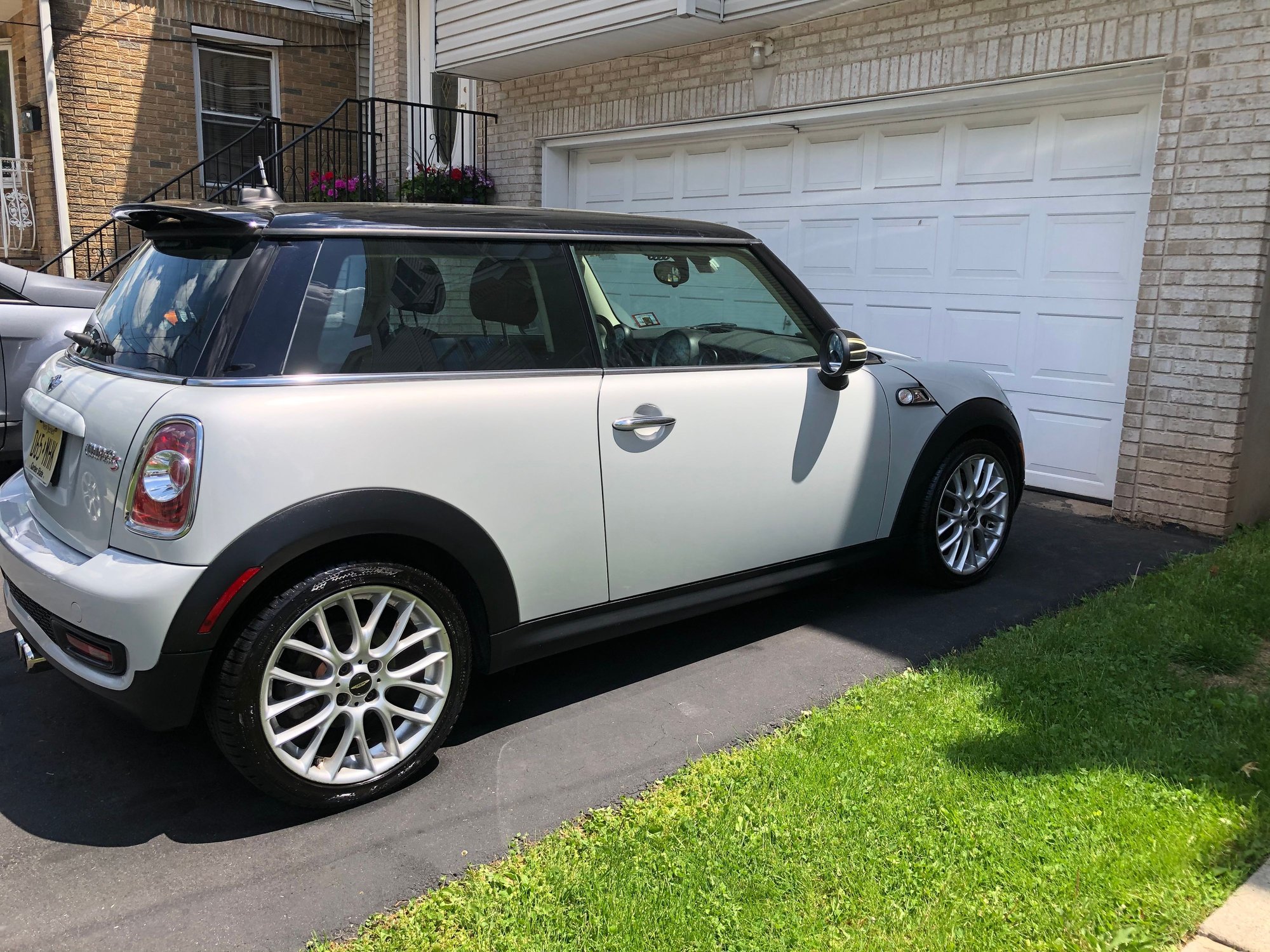 2013 Mini Cooper - Mini Cooper s 2013 45k miles - Used - VIN WMWSV3C52DT477484 - 52,000 Miles - 4 cyl - 2WD - Manual - Coupe - Gray - Elizabeth, NJ 07201, United States