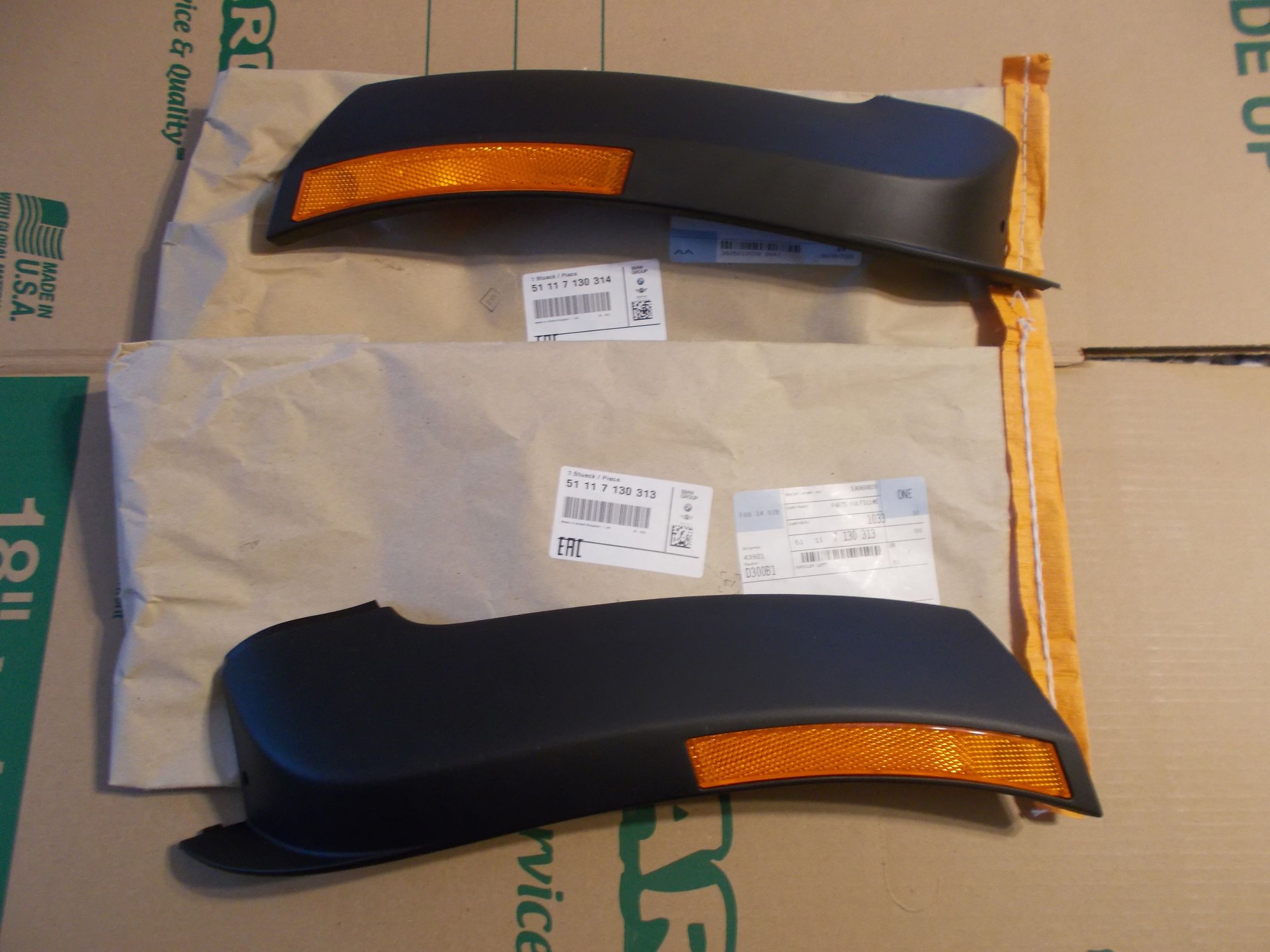 Exterior Body Parts - New Bumper Side Spoilers. Left and Right. Facelift MINI. With Side Markers and Bulbs. - New - 2004 to 2006 Mini R50: "Mk I" Mini One & Cooper - 2005 to 2008 Mini R52: "Mk I" Mini Convertible - 2004 to 2006 Mini R53: "Mk I" Mini Cooper S - Bryan, OH 43506, United States