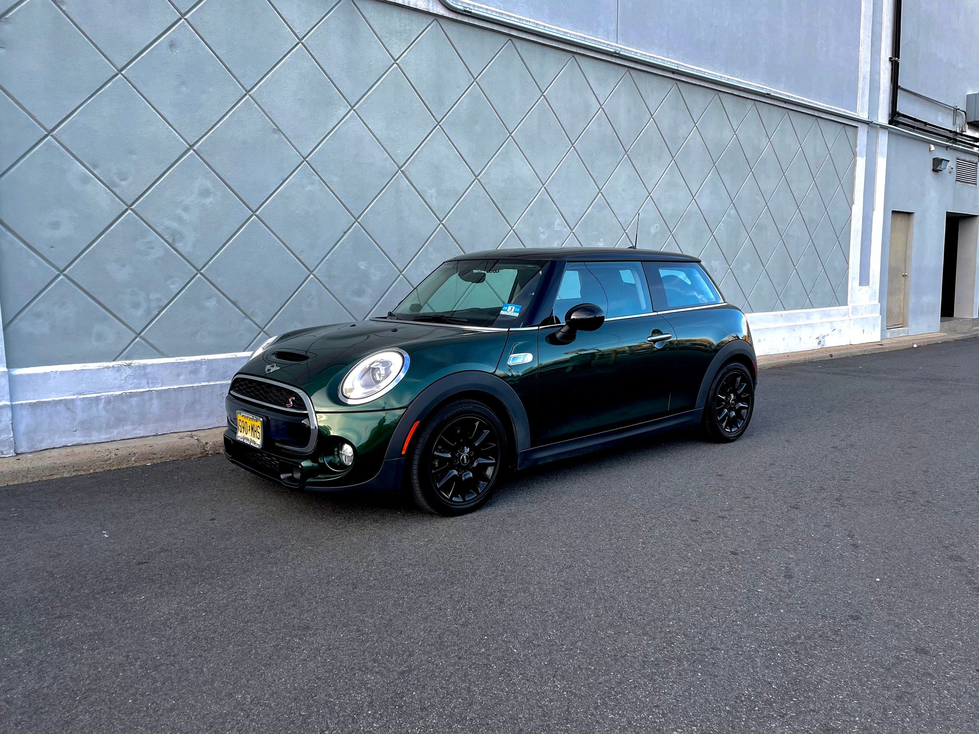 2015 Mini F56: Mini Hatch/Hardtop - 15� Hardtop S British Green - Used - VIN WMWXP7C56F2A37920 - 36,348 Miles - 4 cyl - Hatchback - Other - West New York, NJ 07093, United States
