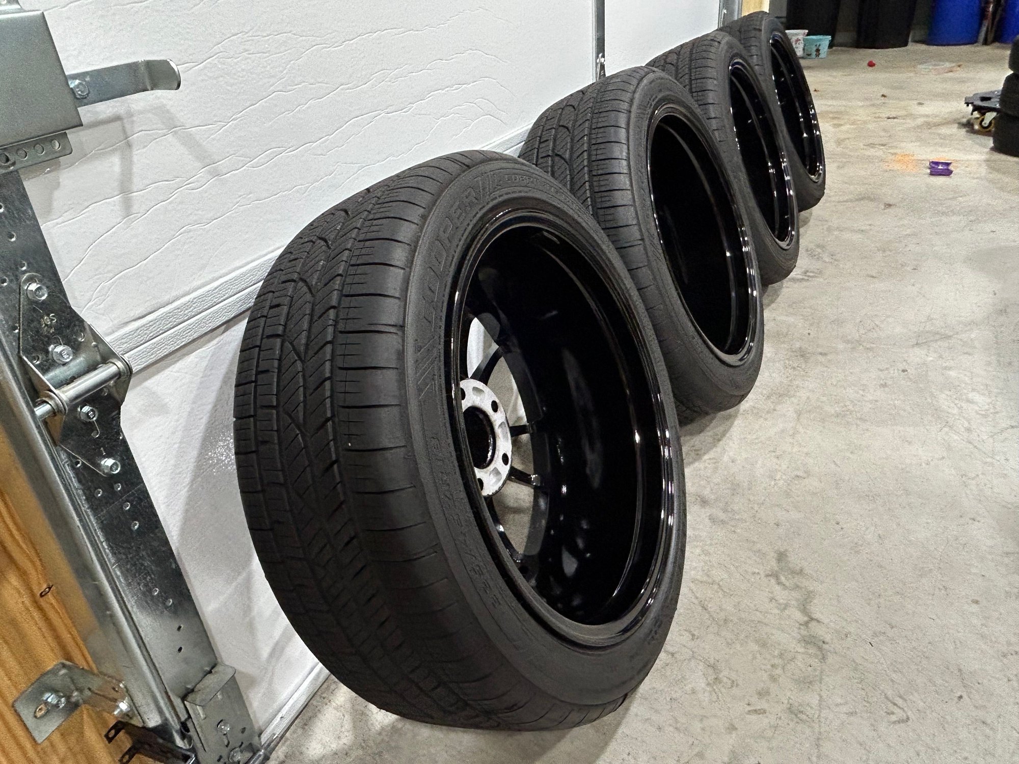 Wheels and Tires/Axles - R60 R61 - 18x8 OZ Ultraleggera Wheels w/ Nearly New Tires - Used - All Years  All Models - Palmerton, PA 18071, United States