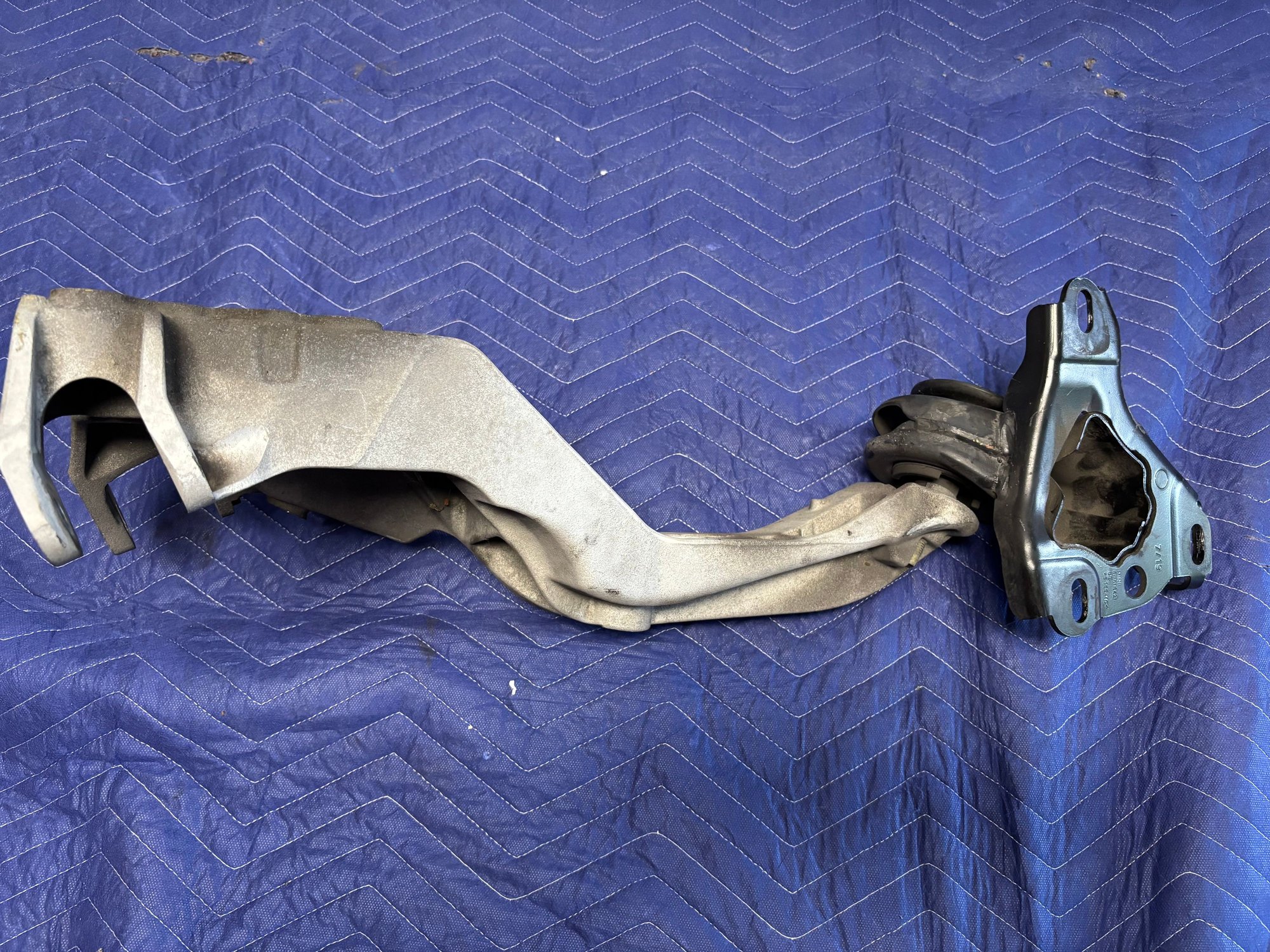 Steering/Suspension - GENUINE MINI GP Left Trailing Arm with Bracket - Used - 2006 Mini Cooper - Cedar Park, TX 78641, United States